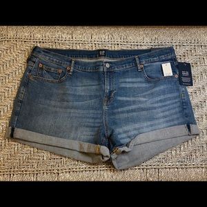 GAP denim in med wash fits size 18-20. 35 waist